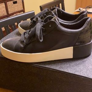 Platform sneakers